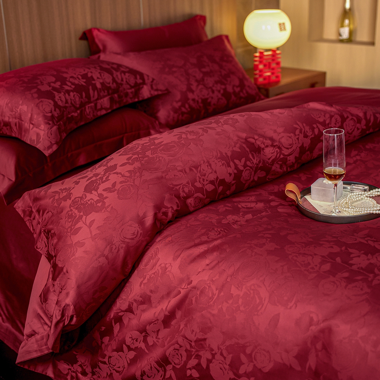 91家纺网 家纺一手货源 找家纺 轩和家居 2025新款50S长绒棉贡缎提花婚庆四件套（优惠劵之后不低于298） 玫羽