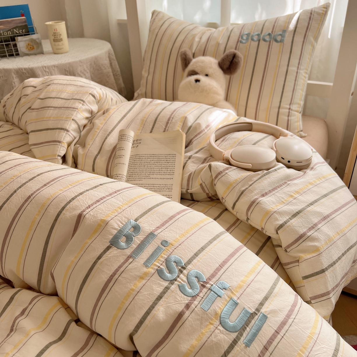 91家纺网 家纺一手货源 找家纺 丽涵家纺 2025新款色织水洗棉刺绣学生三件套 韵律-咖