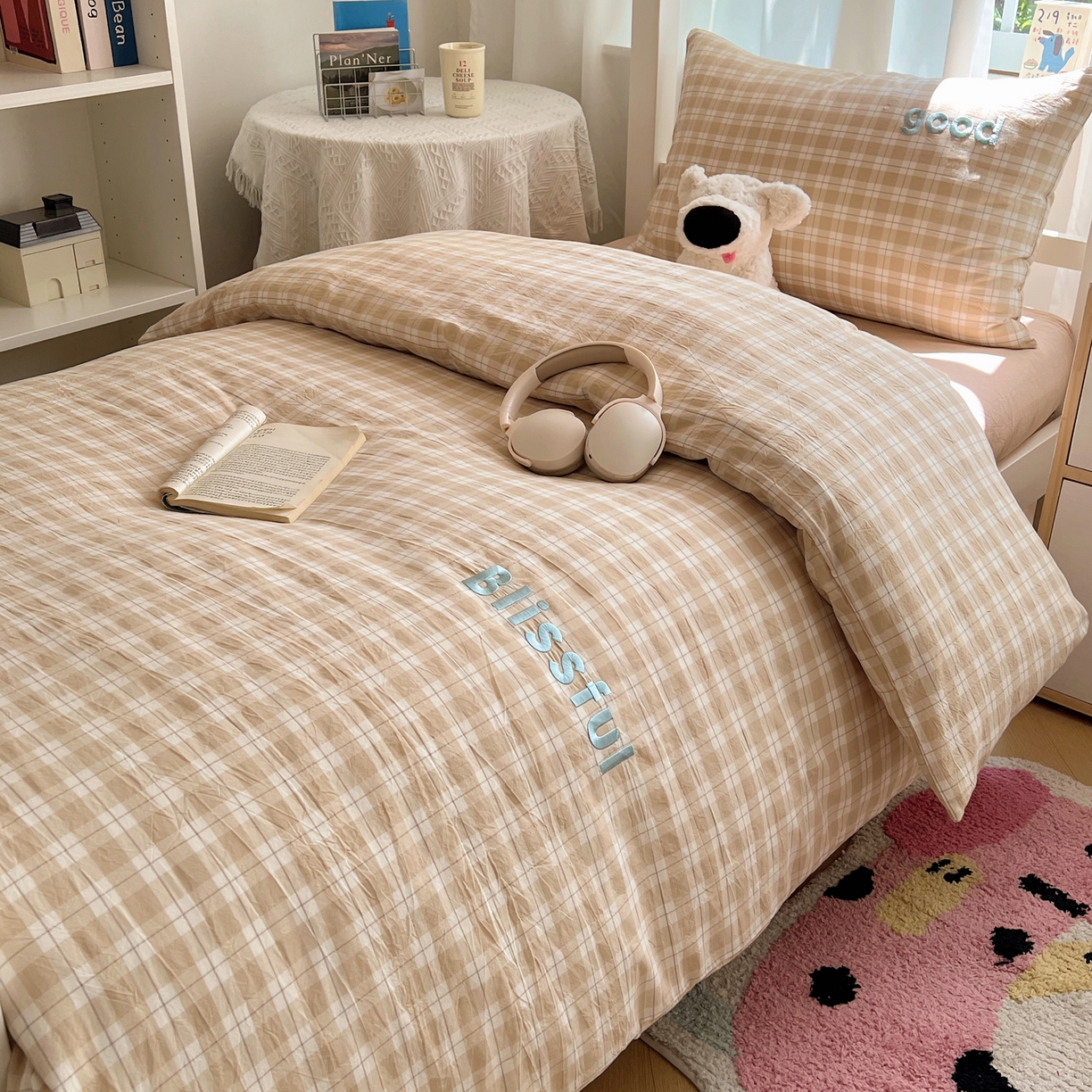 91家纺网 家纺一手货源 找家纺 丽涵家纺 2025新款色织水洗棉刺绣学生三件套 尚格-咖