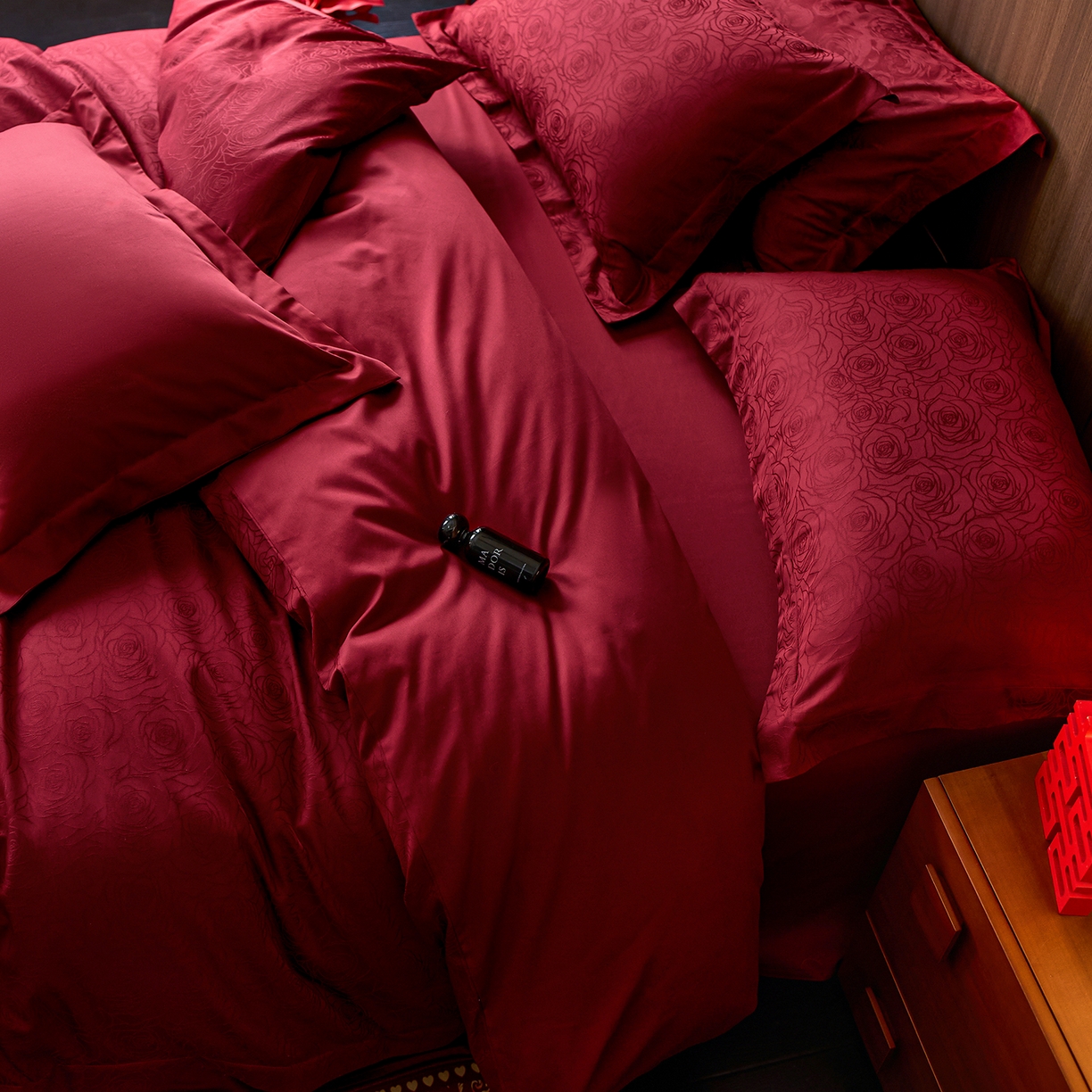 91家纺网 家纺一手货源 找家纺 轩和家居 2025新款50S长绒棉贡缎提花婚庆四件套（优惠劵之后不低于298） 钟意你