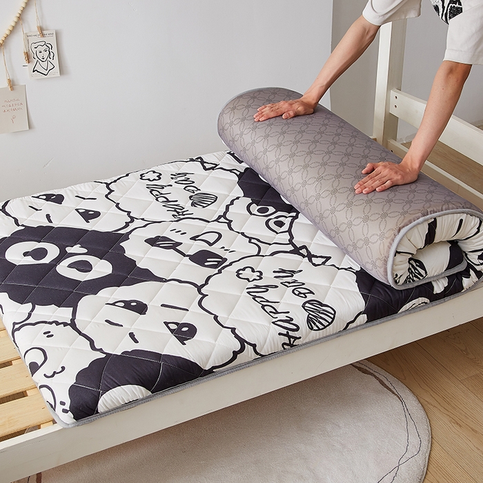 91家纺网 家纺一手货源 找家纺 暖季家纺 2025新款磨毛印花亲肤学生床垫 煤球精灵