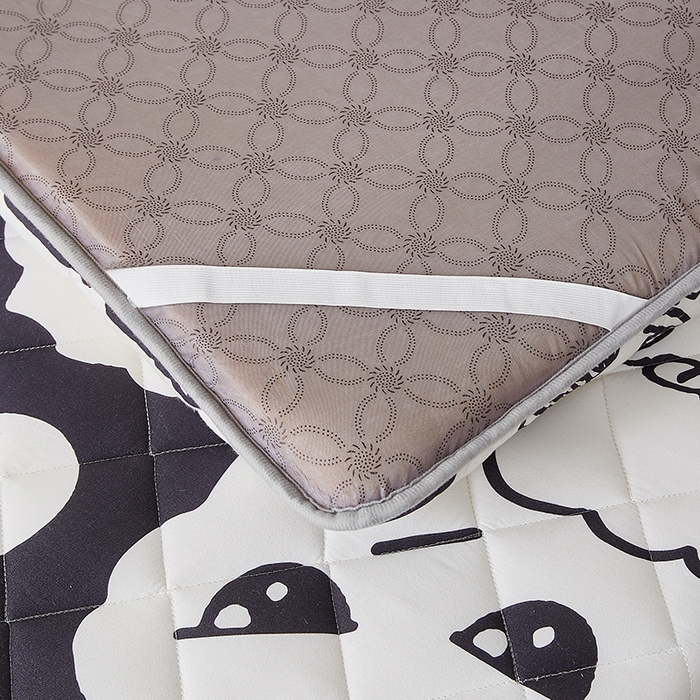 91家纺网 家纺一手货源 找家纺 暖季家纺 2025新款磨毛印花亲肤学生床垫 煤球精灵