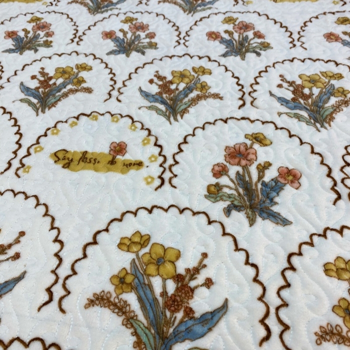 91家纺网 家纺一手货源 找家纺 梦精灵 2025新款经典款牛奶绒多功能盖毯床盖 直角-花精灵白