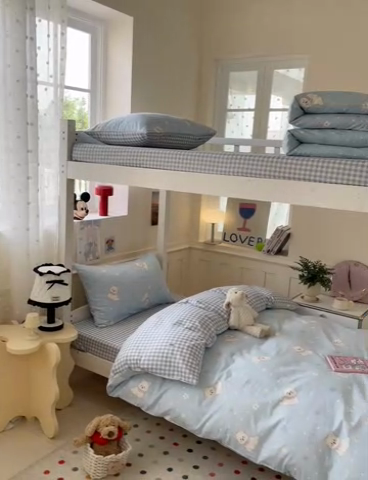 91家纺网 家纺一手货源 找家纺 吉象家纺 2025新款12868高支密全棉印花学生季三件套 蓝色泡芙狗