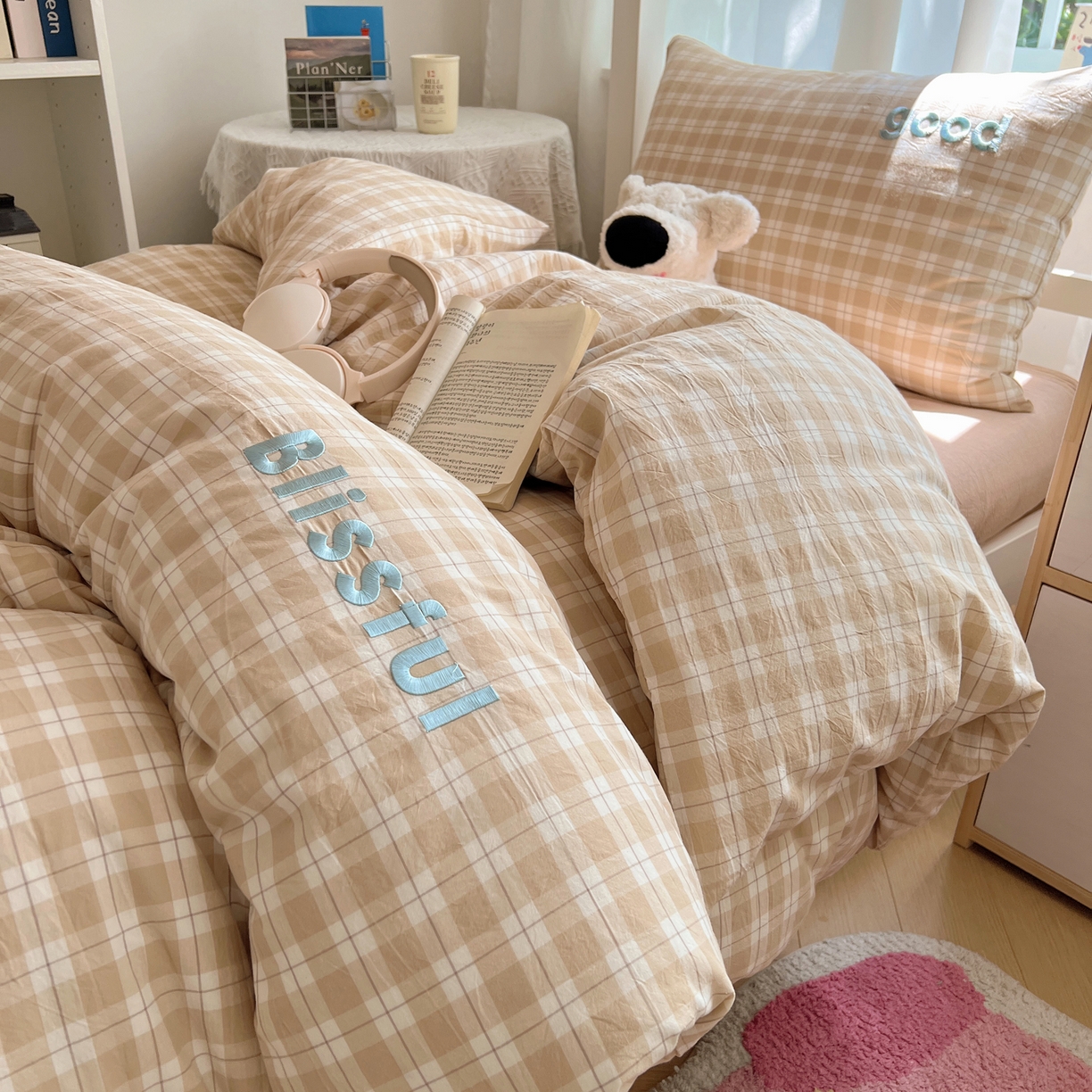 91家纺网 家纺一手货源 找家纺 丽涵家纺 2025新款色织水洗棉刺绣学生三件套 尚格-咖