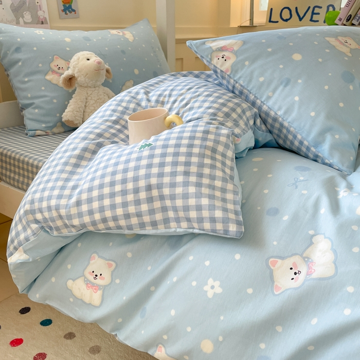 91家纺网 家纺一手货源 找家纺 吉象家纺 2025新款12868高支密全棉印花学生季三件套 蓝色泡芙狗