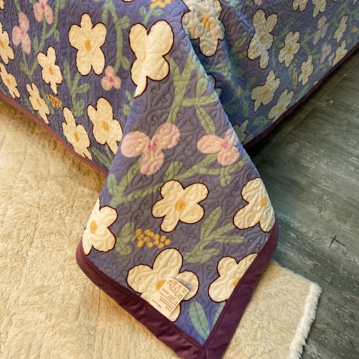 91家纺网 家纺一手货源 找家纺 梦精灵 2025新款经典款牛奶绒多功能盖毯床盖 直角-花漾