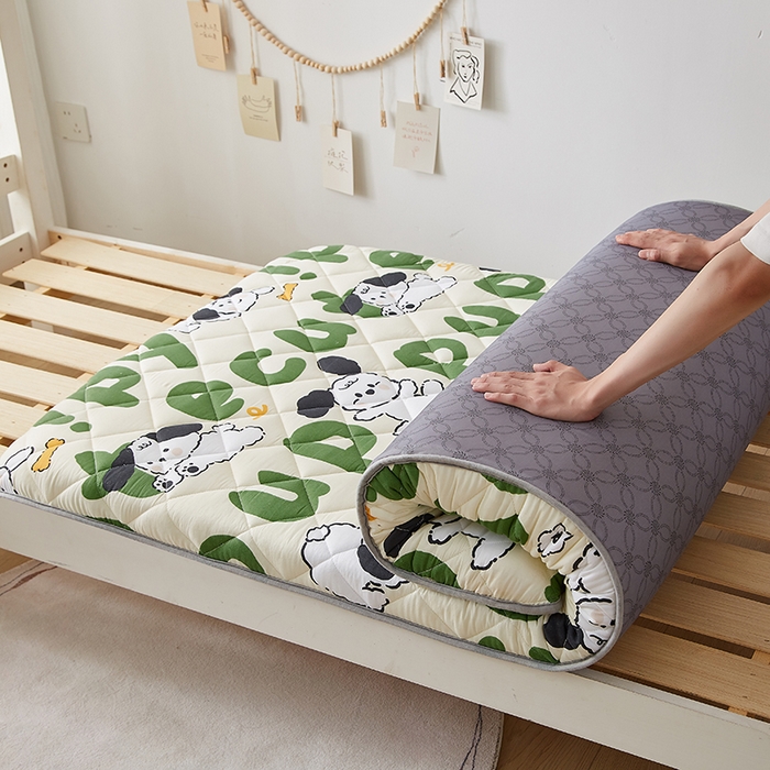 91家纺网 家纺一手货源 找家纺 暖季家纺 2025新款磨毛印花亲肤学生床垫 快乐萌犬