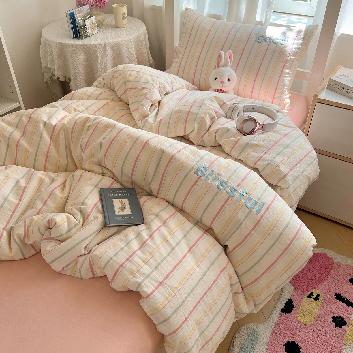 91家纺网 家纺一手货源 找家纺 丽涵家纺 2025新款色织水洗棉刺绣学生三件套 韵律-粉