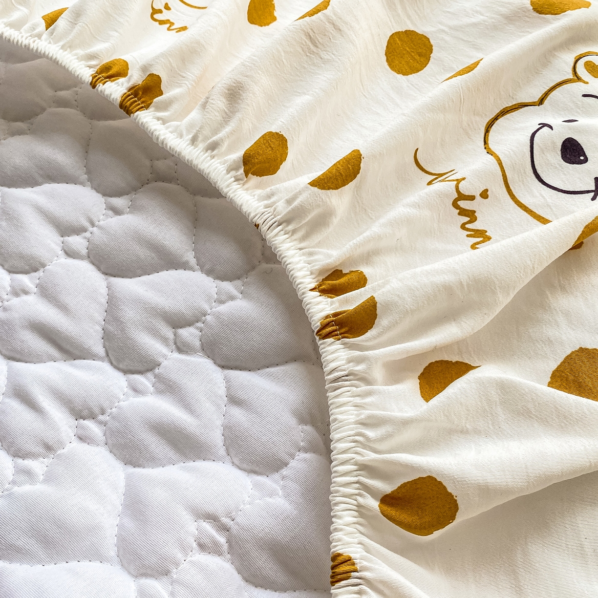 91家纺网 家纺一手货源 找家纺 眠势力 2025新款韩版花边夹棉床笠单件公主风四季款床垫保护套床罩 笑脸熊桔