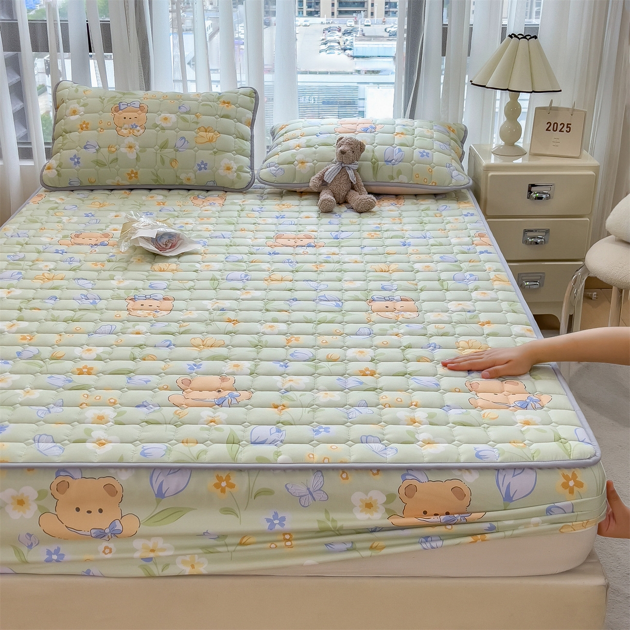 91家纺网 家纺一手货源 找家纺 （总）雯豆家纺 2025四季款新品夹棉床笠三件套水洗棉磨毛小清新印花床垫保护套