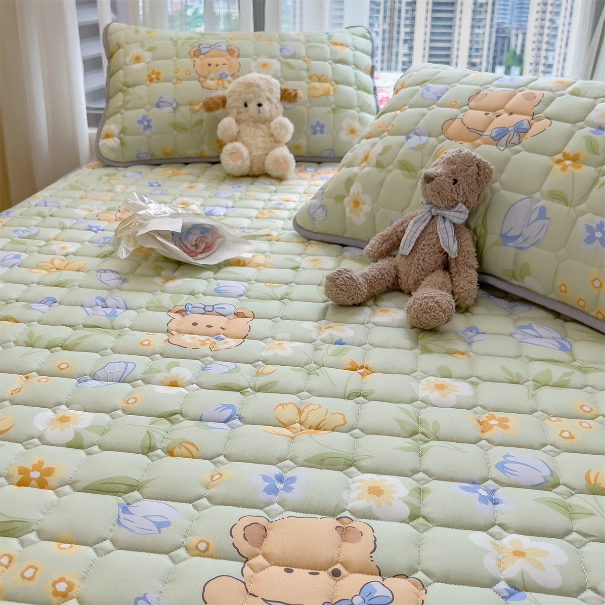 91家纺网 家纺一手货源 找家纺 雯豆家纺 2025四季款新品夹棉床笠三件套水洗棉磨毛小清新印花床垫保护套 宠爱