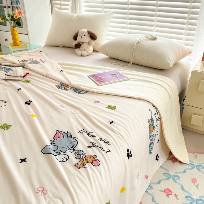 91家纺网 家纺一手货源 找家纺 彩象树家纺 2025新款猫和老鼠系列凉感夏被被子被芯 奇妙瞬间