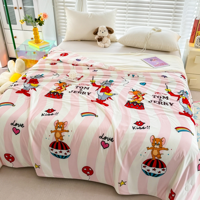 91家纺网 家纺一手货源 找家纺 彩象树家纺 2025新款猫和老鼠系列凉感夏被被子被芯 魔法时刻