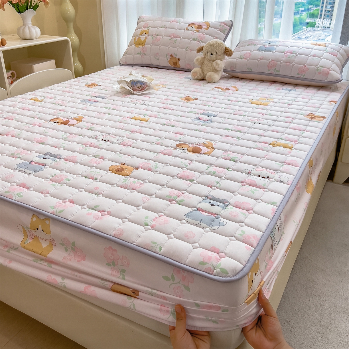 91家纺网 家纺一手货源 找家纺 雯豆家纺 2025四季款新品夹棉床笠三件套水洗棉磨毛小清新印花床垫保护套 动物派对