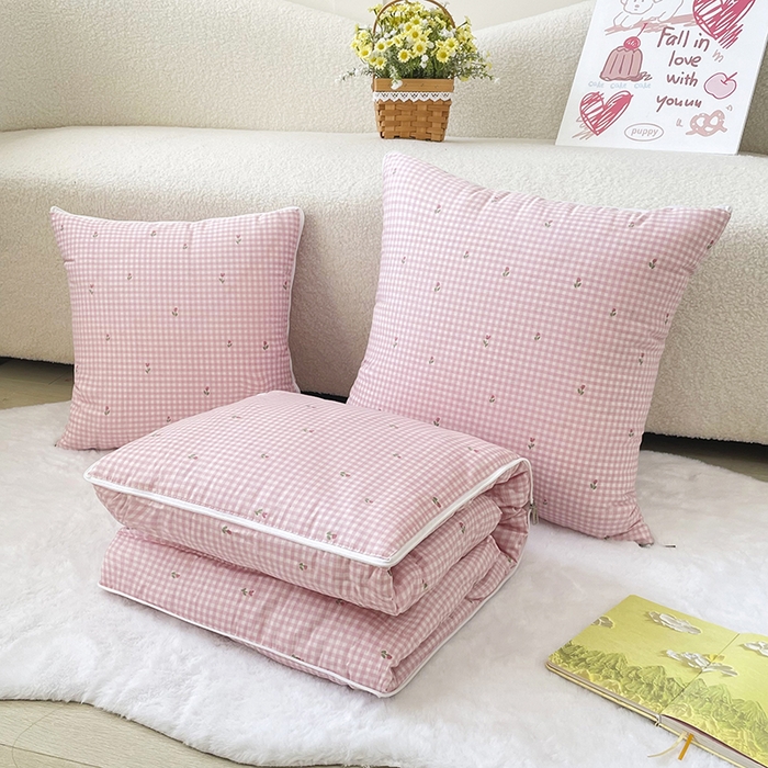 91家纺网 家纺一手货源 找家纺 番茄+ 2025新款13370全棉印花卡通抱枕被 粉格小花粉