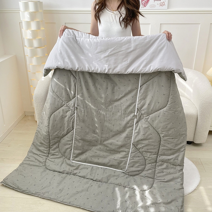 91家纺网 家纺一手货源 找家纺 番茄+ 2025新款13370全棉印花卡通抱枕被 樱桃格蓝