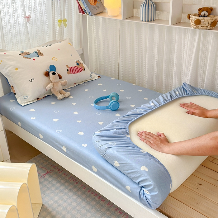 91家纺网 家纺一手货源 找家纺 拾物记 2025新款A类棉学生床笠第二批 童趣蜜歌（B版）