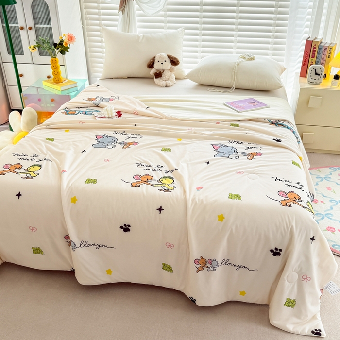 91家纺网 家纺一手货源 找家纺 彩象树家纺 2025新款猫和老鼠系列凉感夏被被子被芯 奇妙瞬间