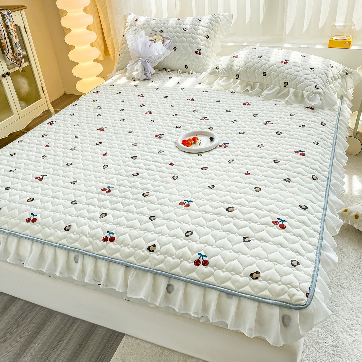 91家纺网 家纺一手货源 找家纺 眠势力 2025新款韩版花边夹棉床笠单件公主风四季款床垫保护套床罩 小樱桃