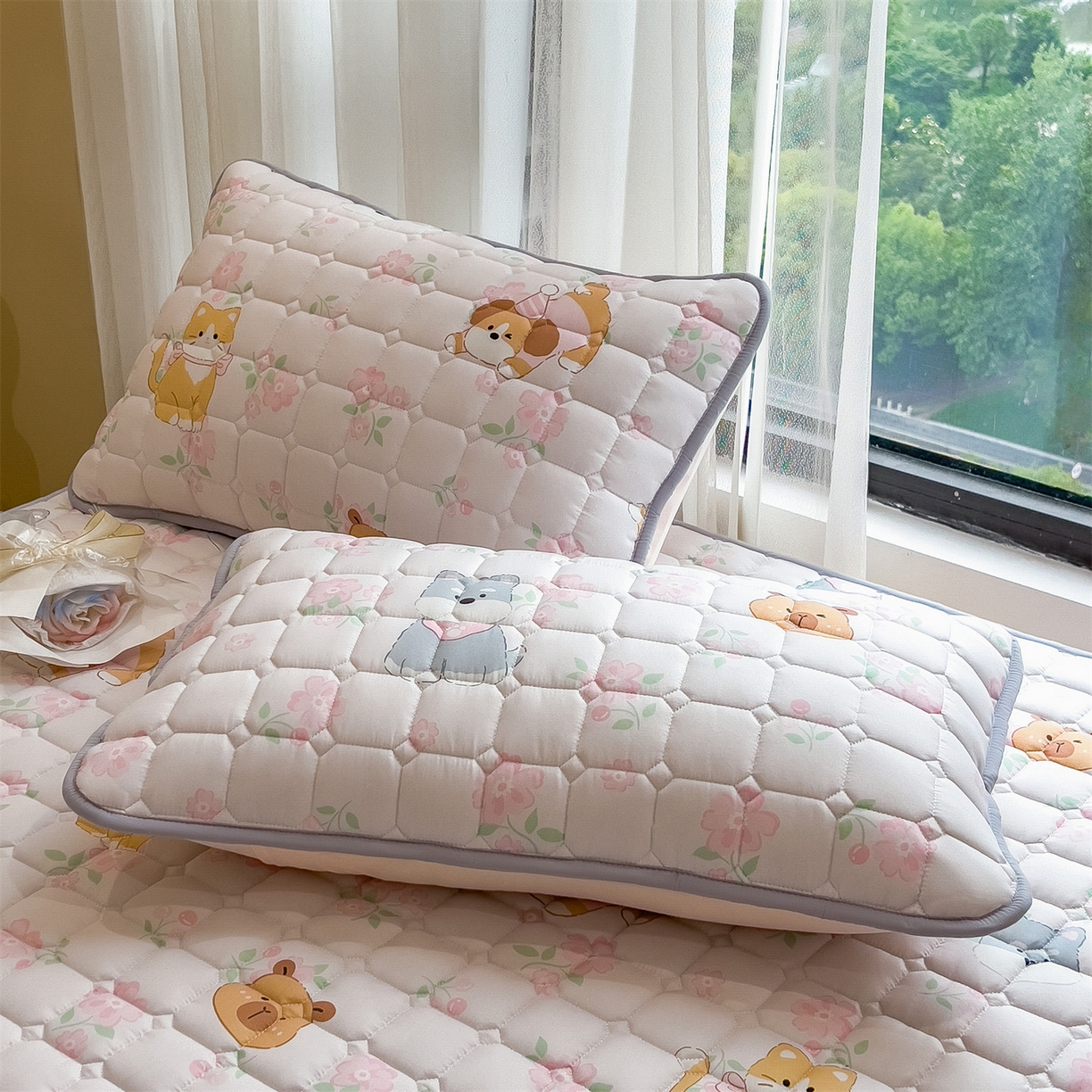 91家纺网 家纺一手货源 找家纺 雯豆家纺 2025四季款新品夹棉床笠三件套水洗棉磨毛小清新印花床垫保护套 动物派对