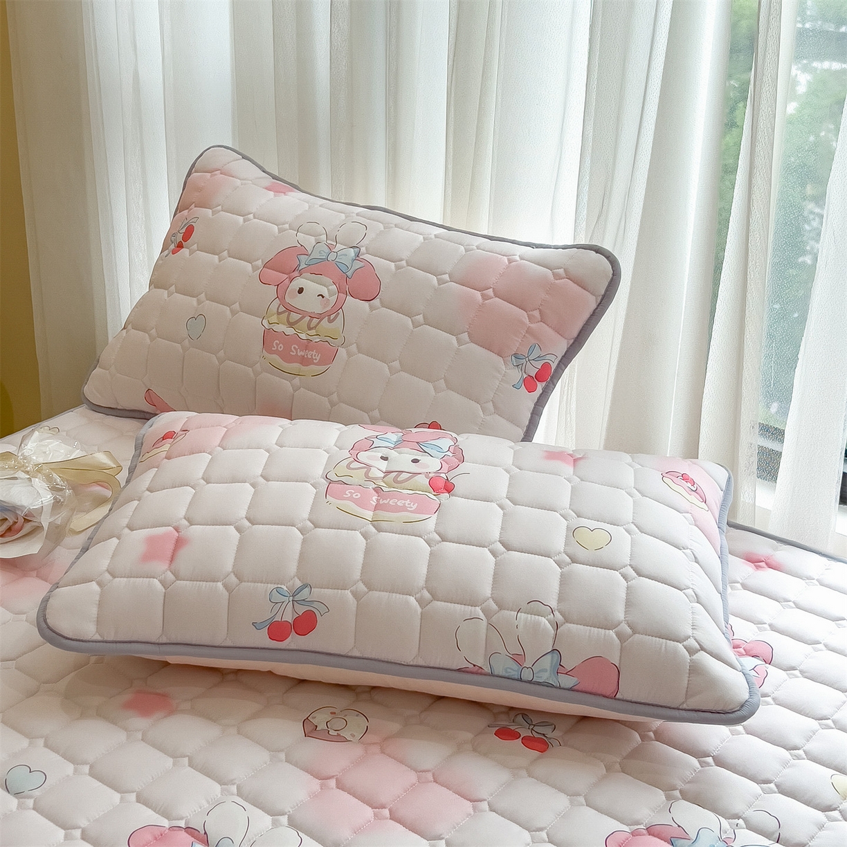 91家纺网 家纺一手货源 找家纺 雯豆家纺 2025四季款新品夹棉床笠三件套水洗棉磨毛小清新印花床垫保护套 可爱兔