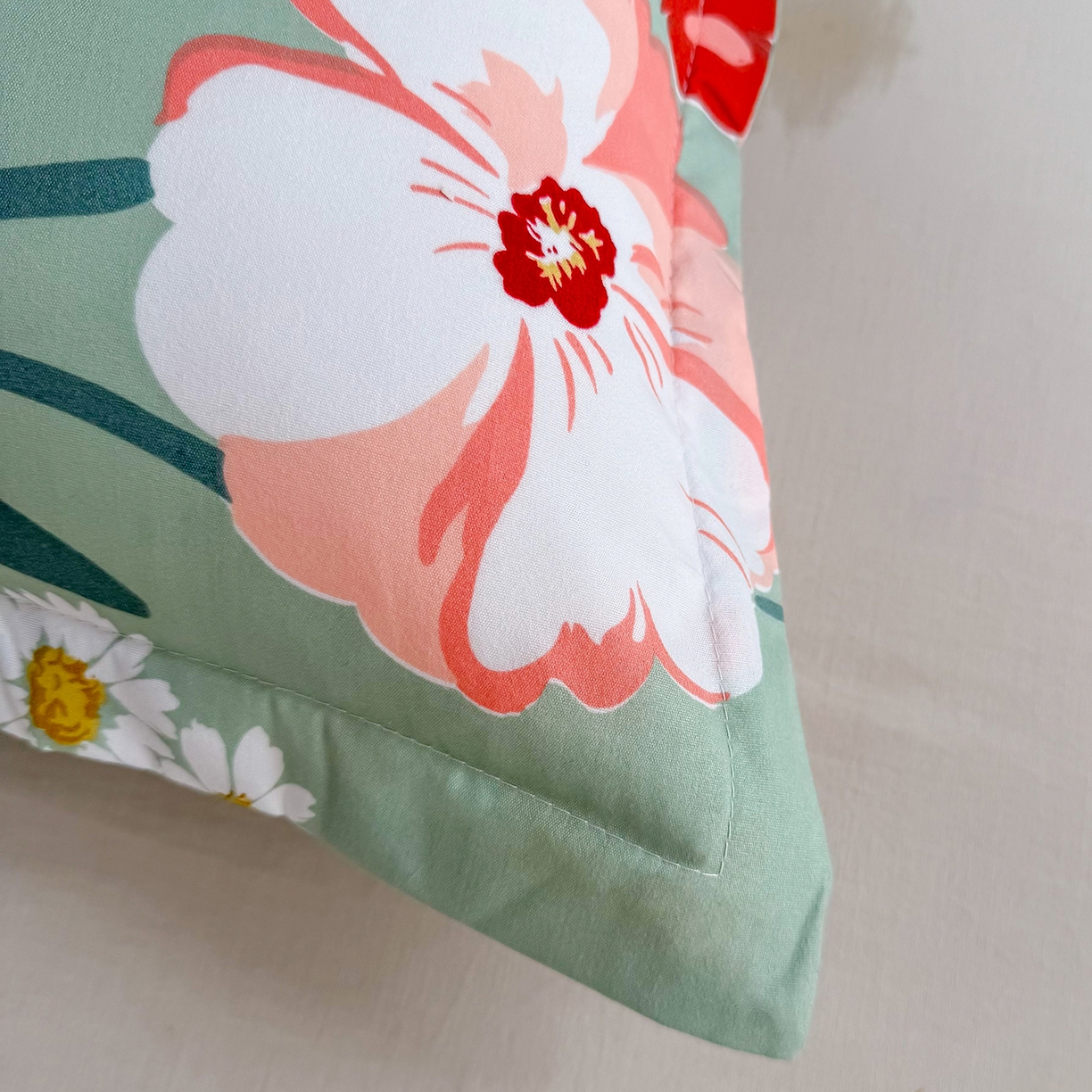 91家纺网 家纺一手货源 找家纺 亿佳人 芦荟棉枕套磨毛化纤枕套48*74cm 花儿朵朵