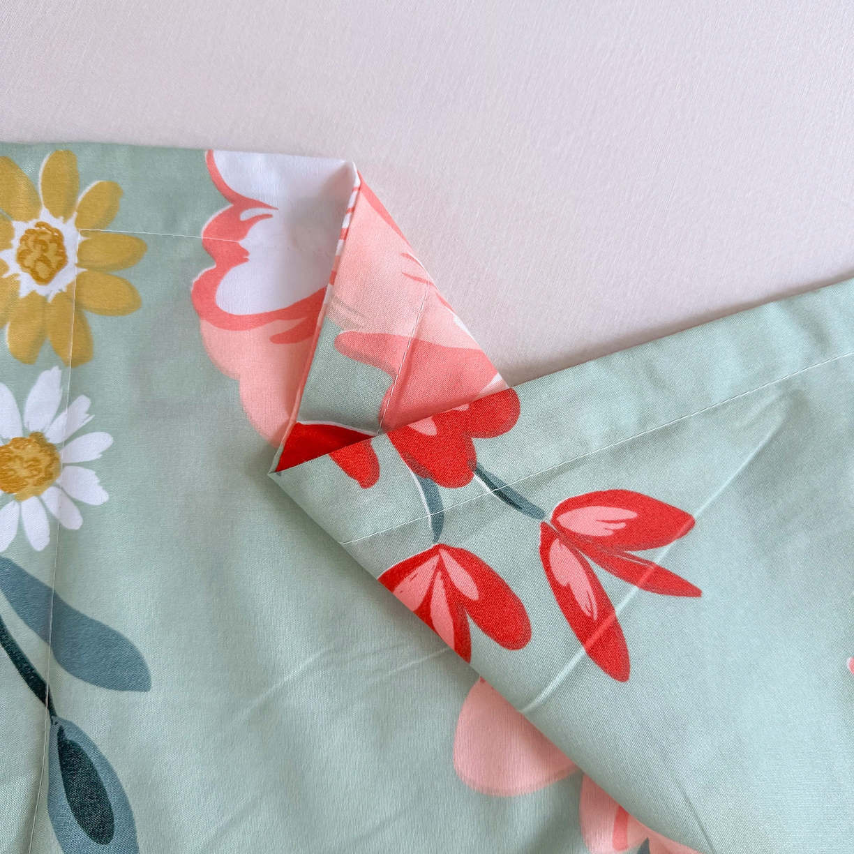 91家纺网 家纺一手货源 找家纺 亿佳人 芦荟棉枕套磨毛化纤枕套48*74cm 花儿朵朵