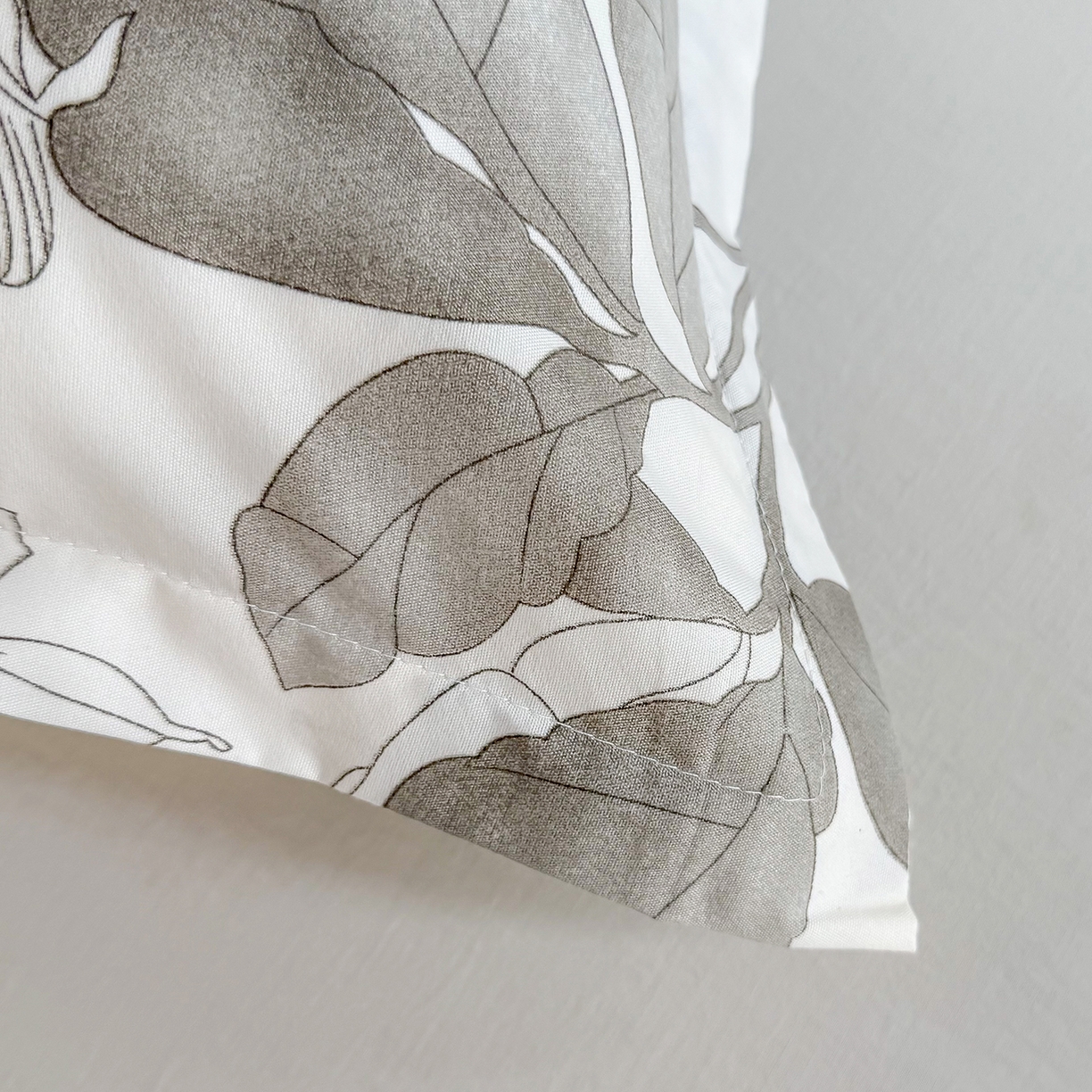 91家纺网 家纺一手货源 找家纺 梵巢 家纺芦荟棉枕套磨毛化纤枕套48*74cm 似水流年