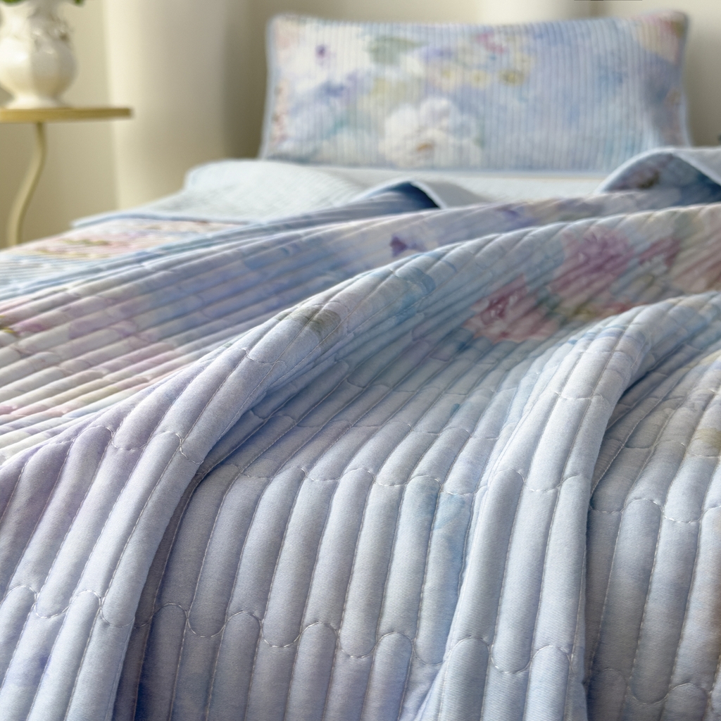 91家纺网 家纺一手货源 找家纺 橘夏家纺 2025新款莱赛尔天丝轻奢风多功能床盖三件套软凉席盖毯  朝花夕拾