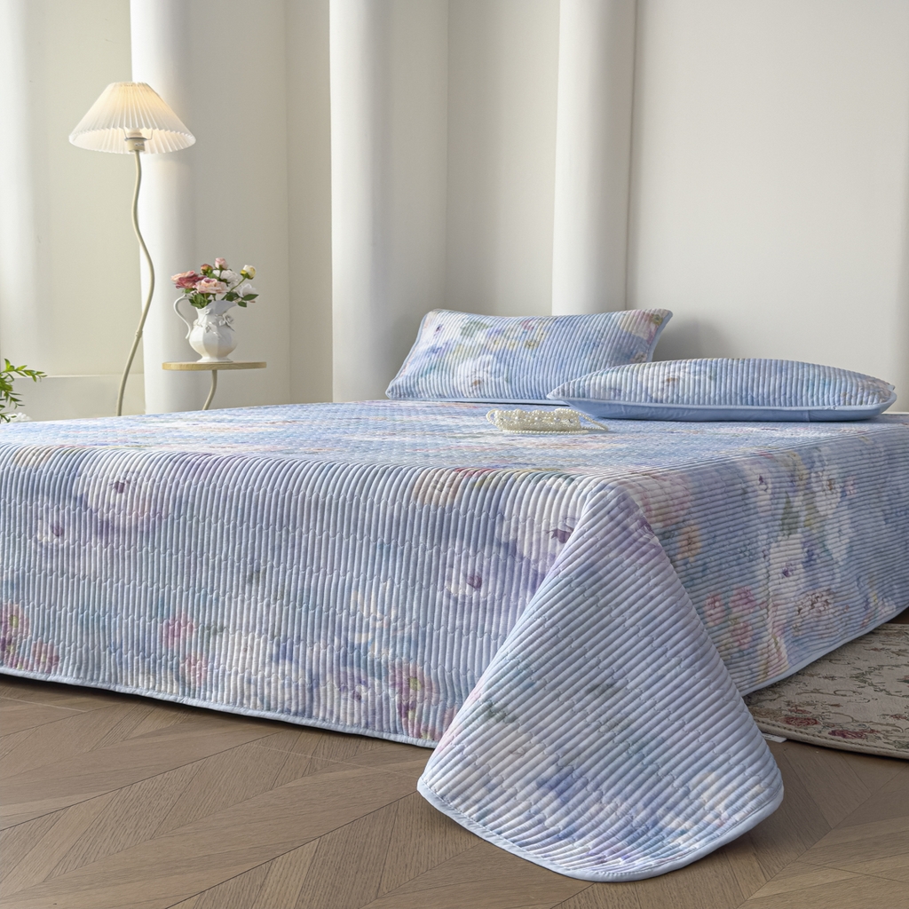 91家纺网 家纺一手货源 找家纺 橘夏家纺 2025新款莱赛尔天丝轻奢风多功能床盖三件套软凉席盖毯  朝花夕拾