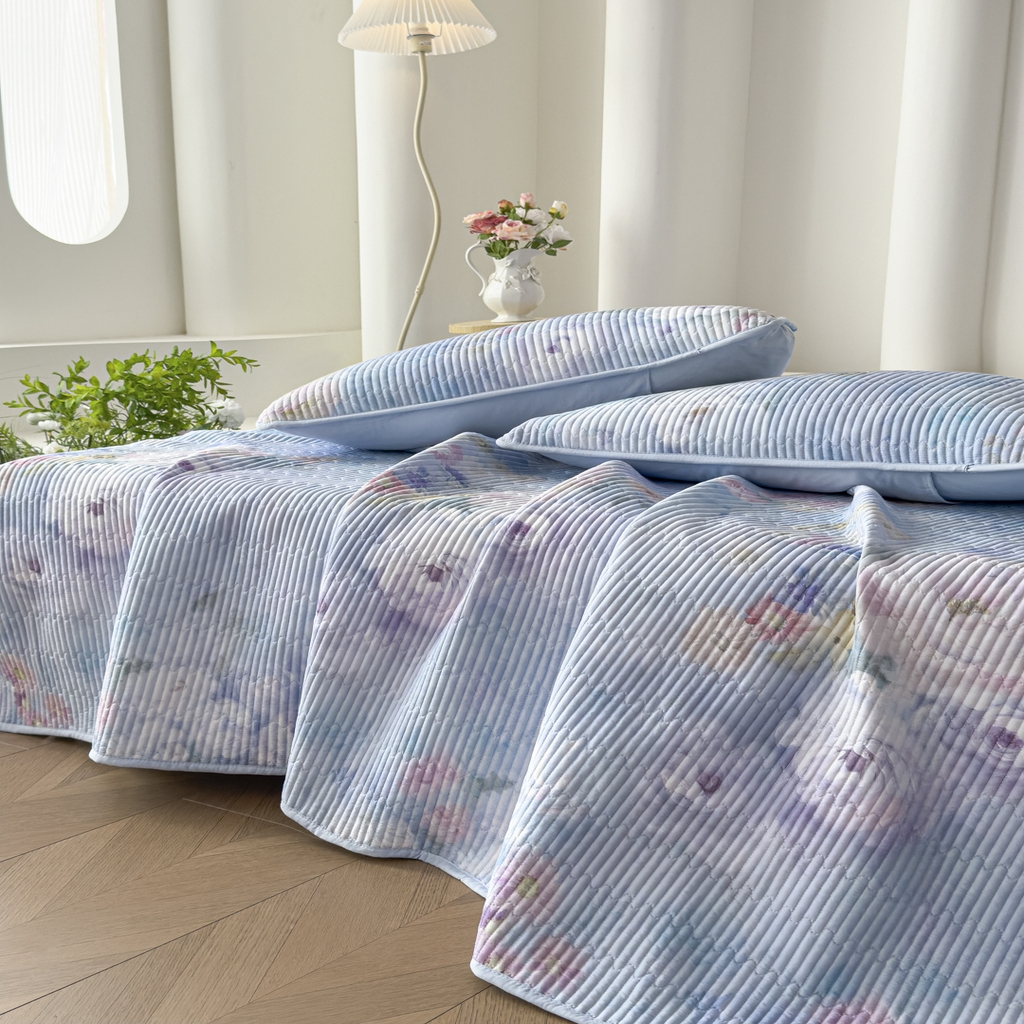 91家纺网 家纺一手货源 找家纺 橘夏家纺 2025新款莱赛尔天丝轻奢风多功能床盖三件套软凉席盖毯  朝花夕拾