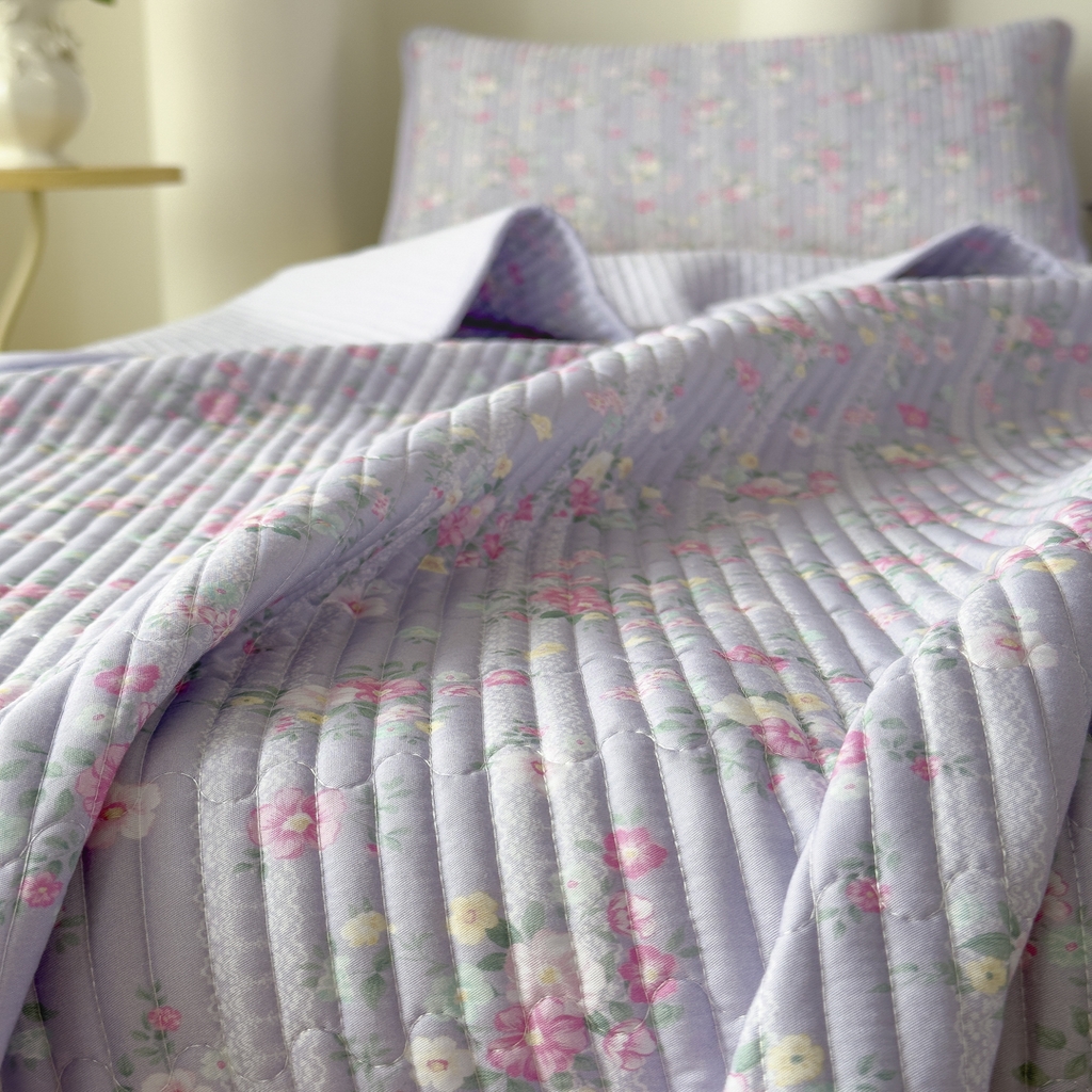 91家纺网 家纺一手货源 找家纺 橘夏家纺 2025新款莱赛尔天丝轻奢风多功能床盖三件套软凉席盖毯  梦幻紫