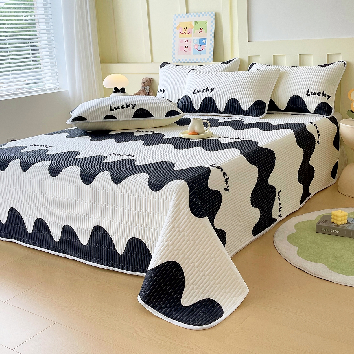 91家纺网 家纺一手货源 找家纺 金鑫汇家纺2025新款A类全棉绗缝夹棉印花床盖 波浪世界