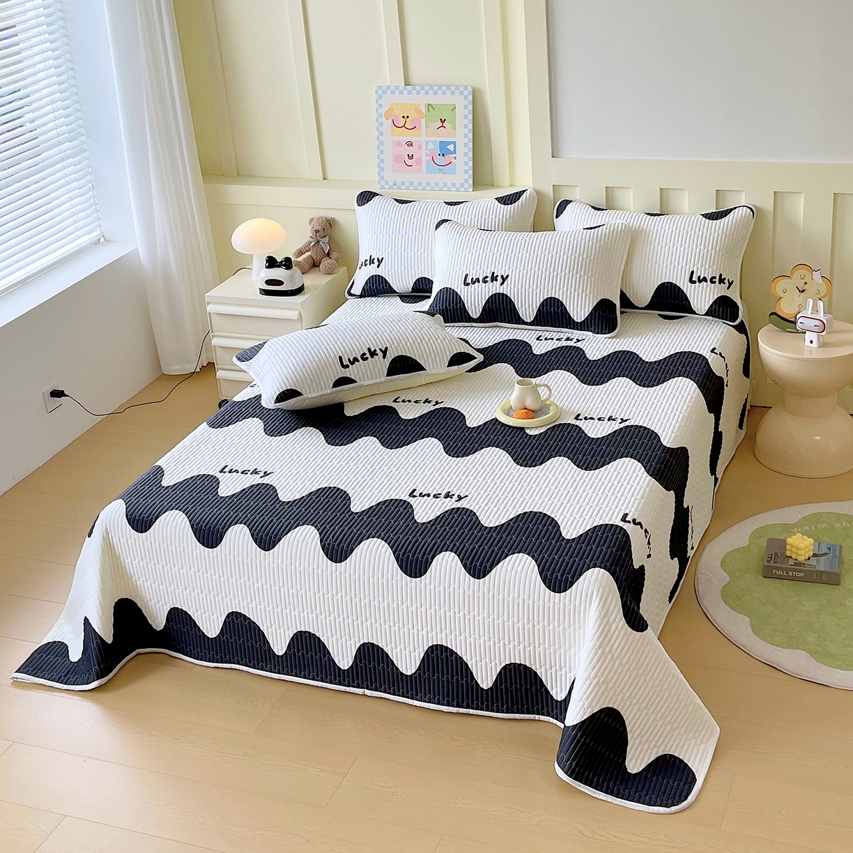 91家纺网 家纺一手货源 找家纺 金鑫汇家纺2025新款A类全棉绗缝夹棉印花床盖 波浪世界