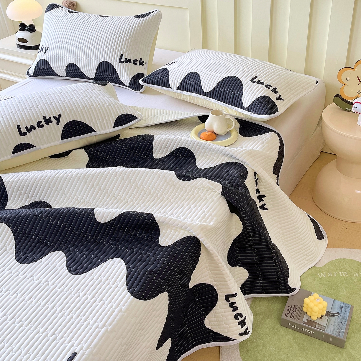 91家纺网 家纺一手货源 找家纺 金鑫汇家纺2025新款A类全棉绗缝夹棉印花床盖 波浪世界