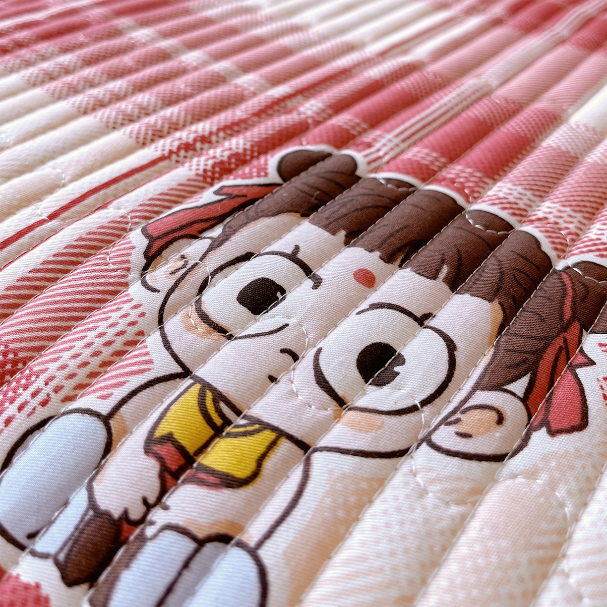 91家纺网 家纺一手货源 找家纺 金鑫汇家纺2025新款A类全棉绗缝夹棉印花床盖 传奇哪吒·红