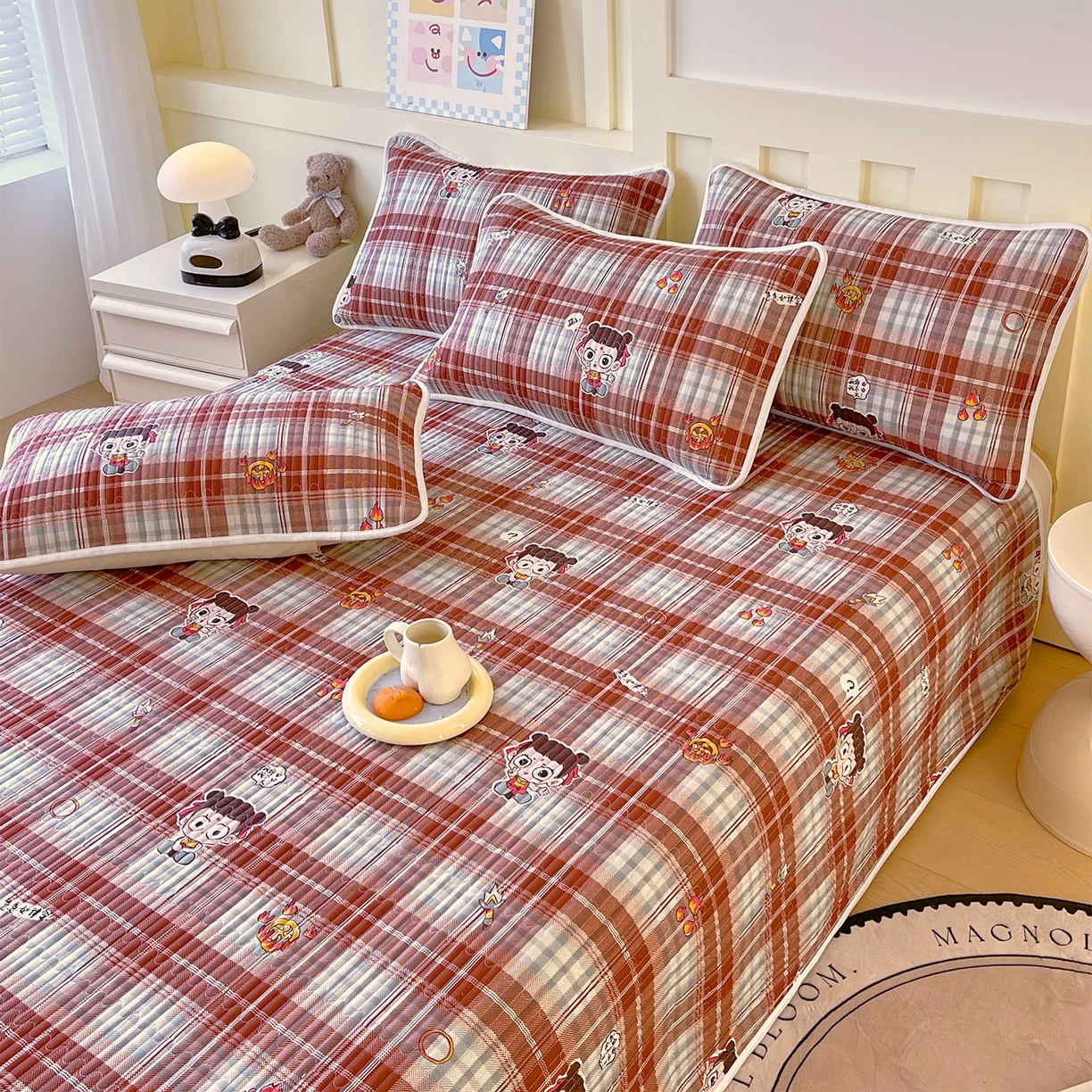 91家纺网 家纺一手货源 找家纺 金鑫汇家纺2025新款A类全棉绗缝夹棉印花床盖 传奇哪吒·棕