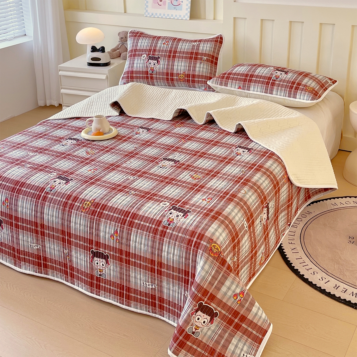 91家纺网 家纺一手货源 找家纺 金鑫汇家纺2025新款A类全棉绗缝夹棉印花床盖 传奇哪吒·棕