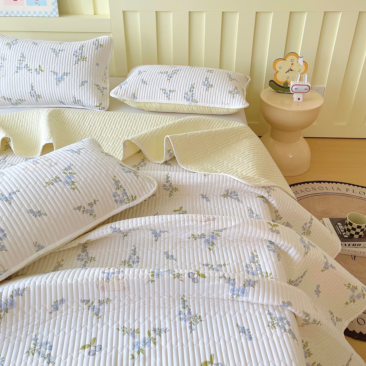 91家纺网 家纺一手货源 找家纺 金鑫汇家纺2025新款A类全棉绗缝夹棉印花床盖 花丛兔