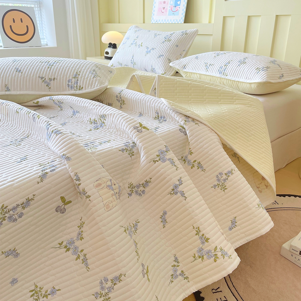 91家纺网 家纺一手货源 找家纺 金鑫汇家纺2025新款A类全棉绗缝夹棉印花床盖 花丛兔