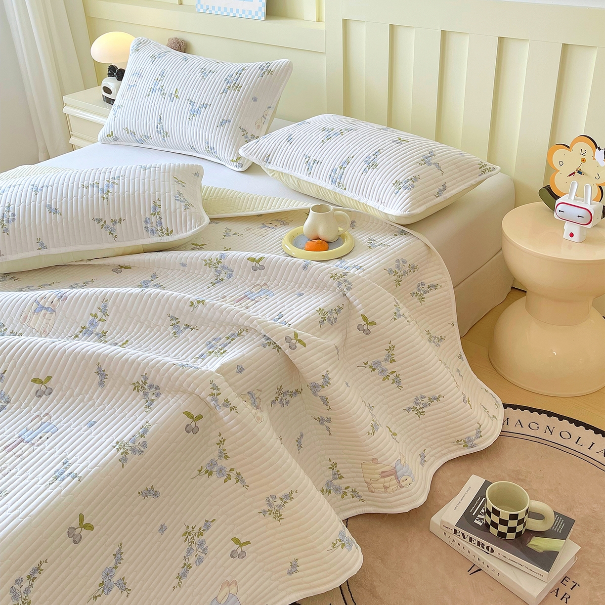 91家纺网 家纺一手货源 找家纺 金鑫汇家纺2025新款A类全棉绗缝夹棉印花床盖 花丛兔