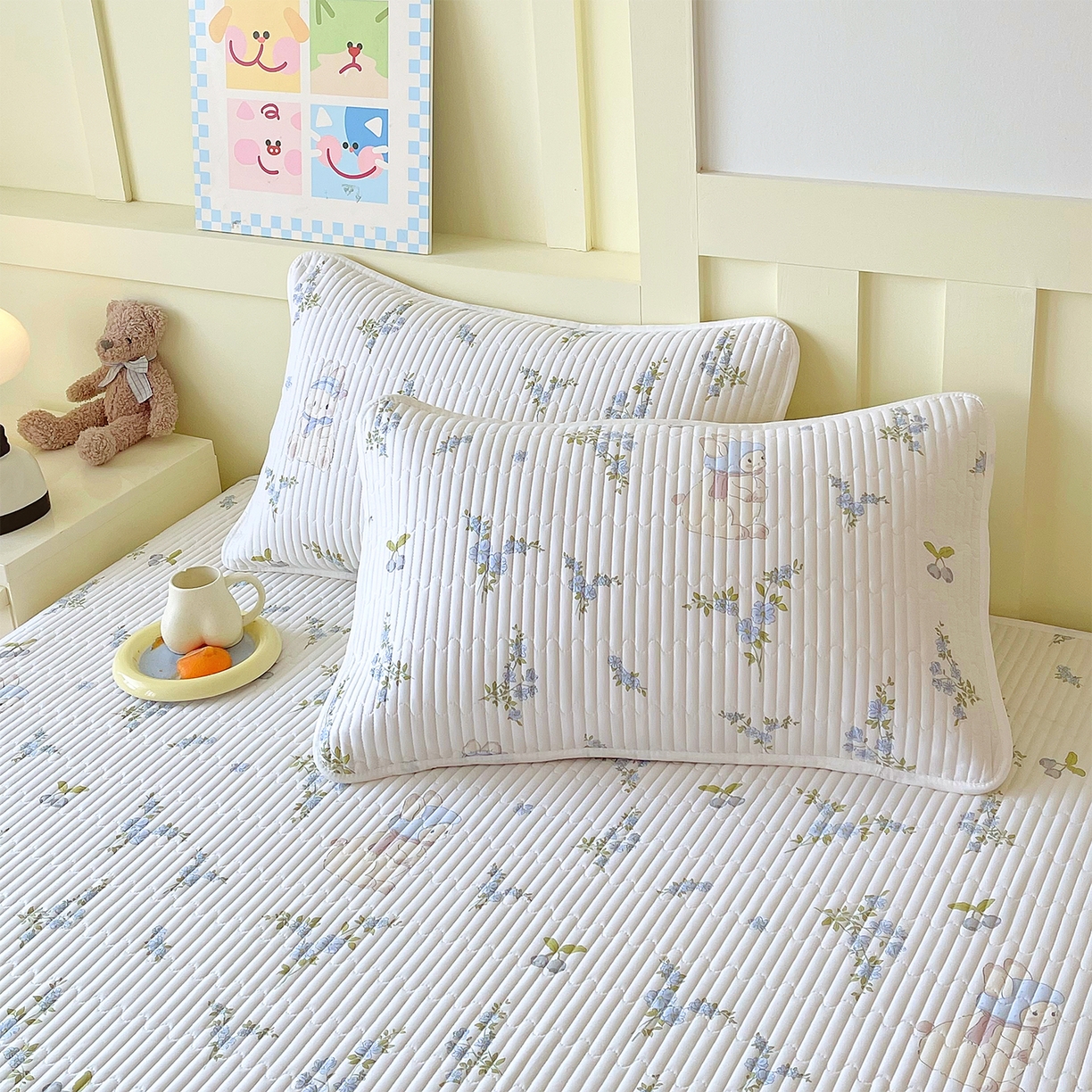 91家纺网 家纺一手货源 找家纺 金鑫汇家纺2025新款A类全棉绗缝夹棉印花床盖 花丛兔