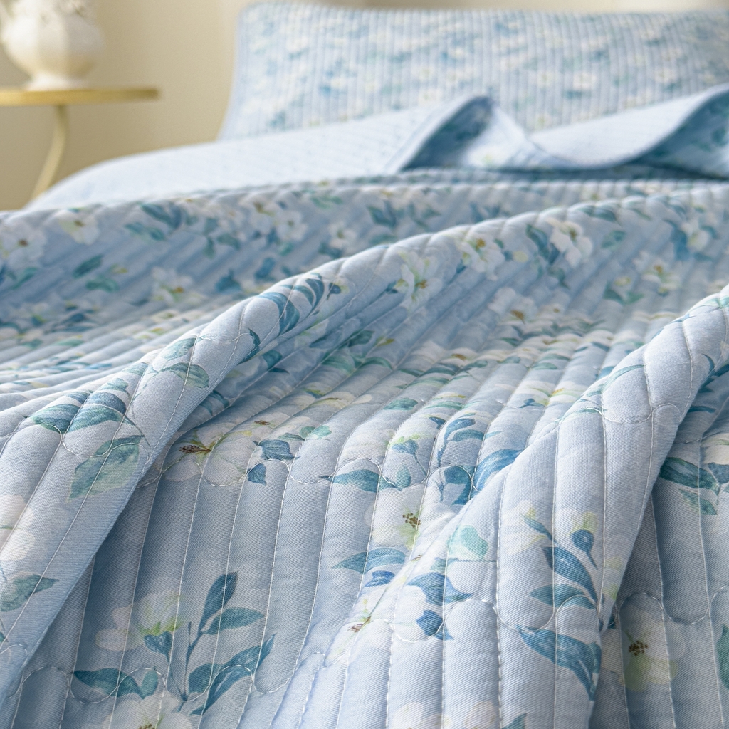 91家纺网 家纺一手货源 找家纺 橘夏家纺 2025新款莱赛尔天丝轻奢风多功能床盖三件套软凉席盖毯  清雅-兰