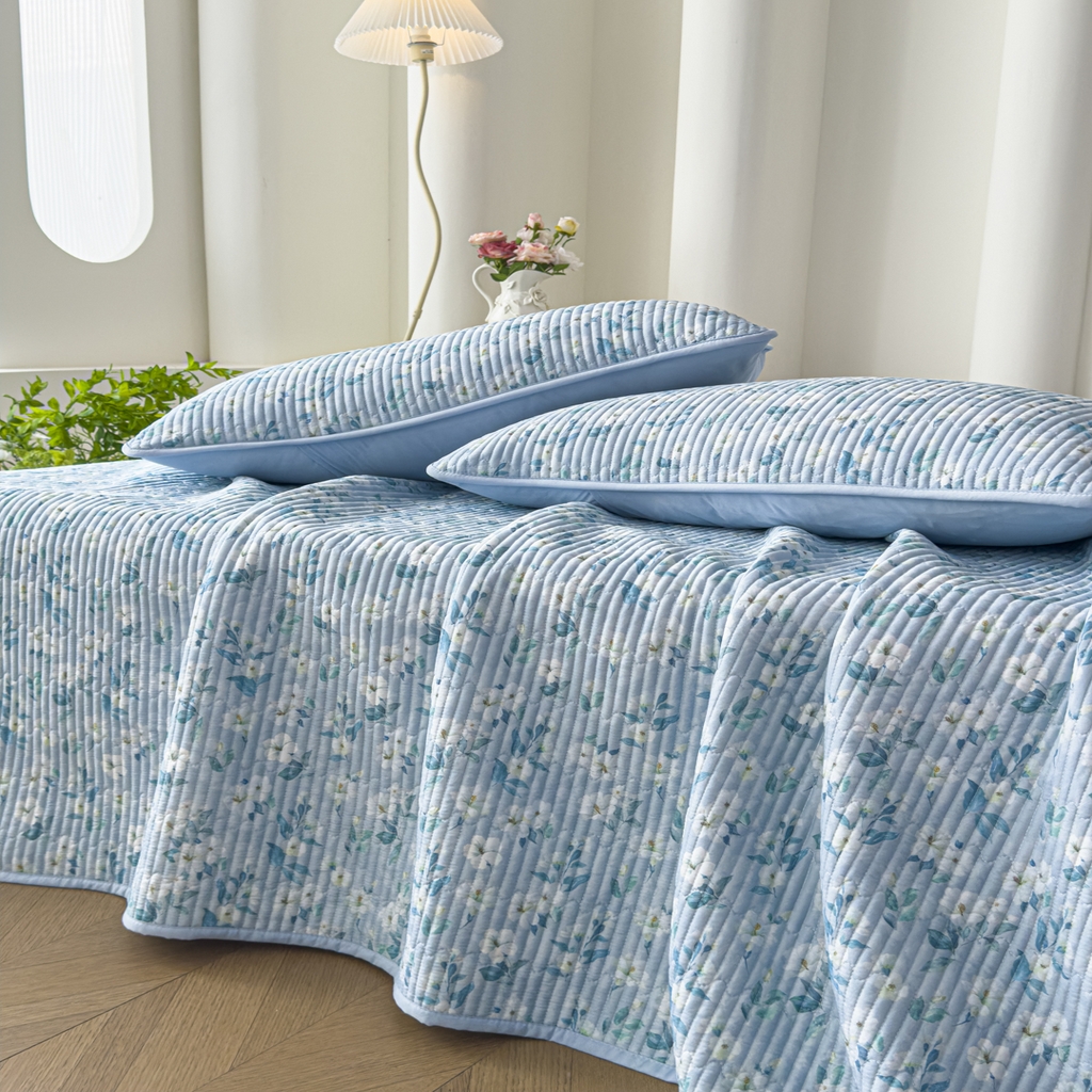 91家纺网 家纺一手货源 找家纺 橘夏家纺 2025新款莱赛尔天丝轻奢风多功能床盖三件套软凉席盖毯  清雅-兰