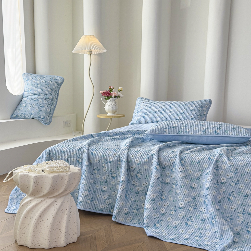 91家纺网 家纺一手货源 找家纺 橘夏家纺 2025新款莱赛尔天丝轻奢风多功能床盖三件套软凉席盖毯  清雅-兰