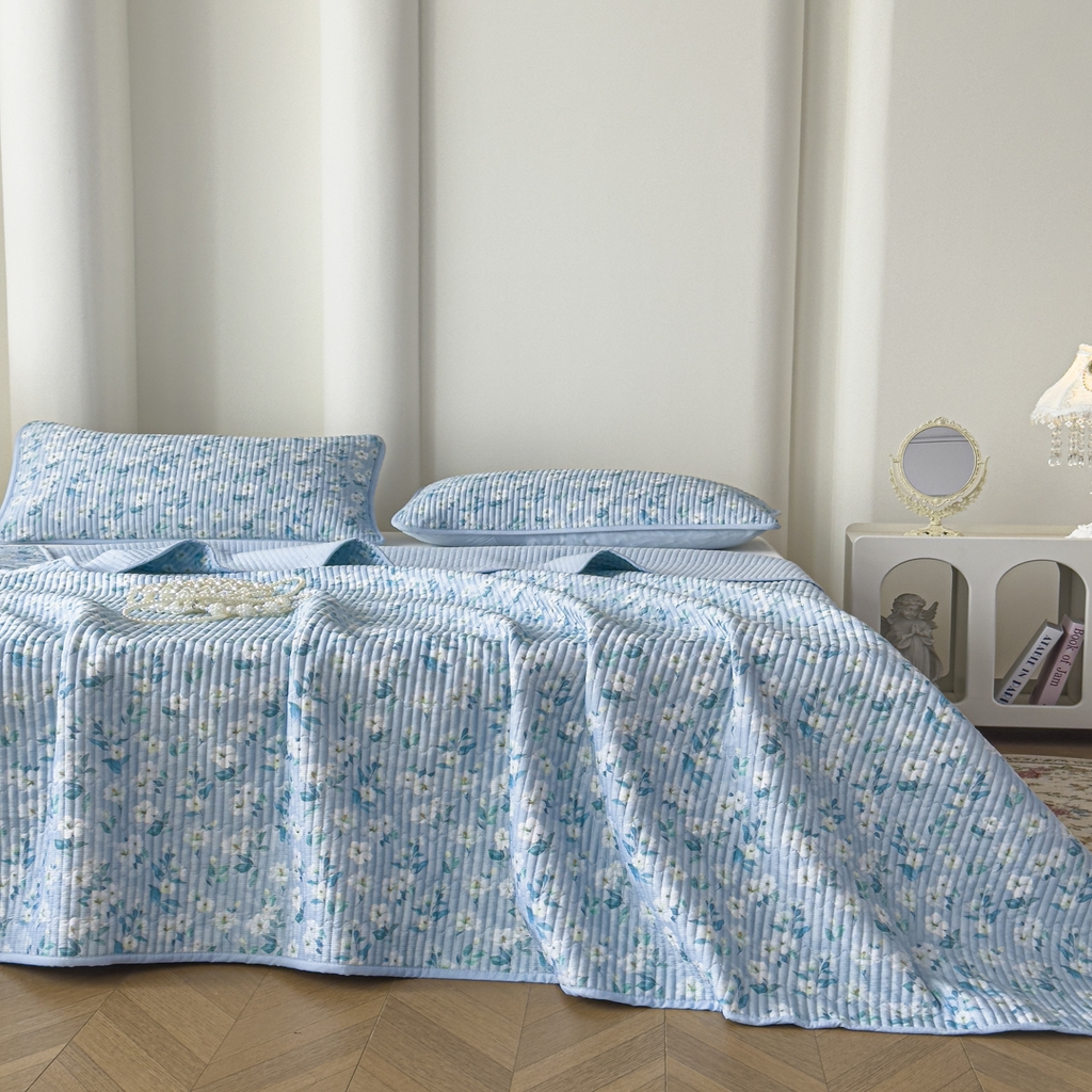 91家纺网 家纺一手货源 找家纺 橘夏家纺 2025新款莱赛尔天丝轻奢风多功能床盖三件套软凉席盖毯  清雅-兰