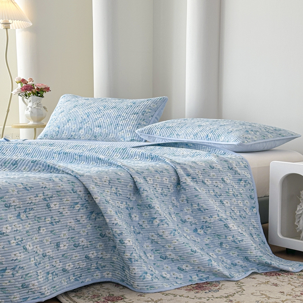 91家纺网 家纺一手货源 找家纺 橘夏家纺 2025新款莱赛尔天丝轻奢风多功能床盖三件套软凉席盖毯  清雅-兰