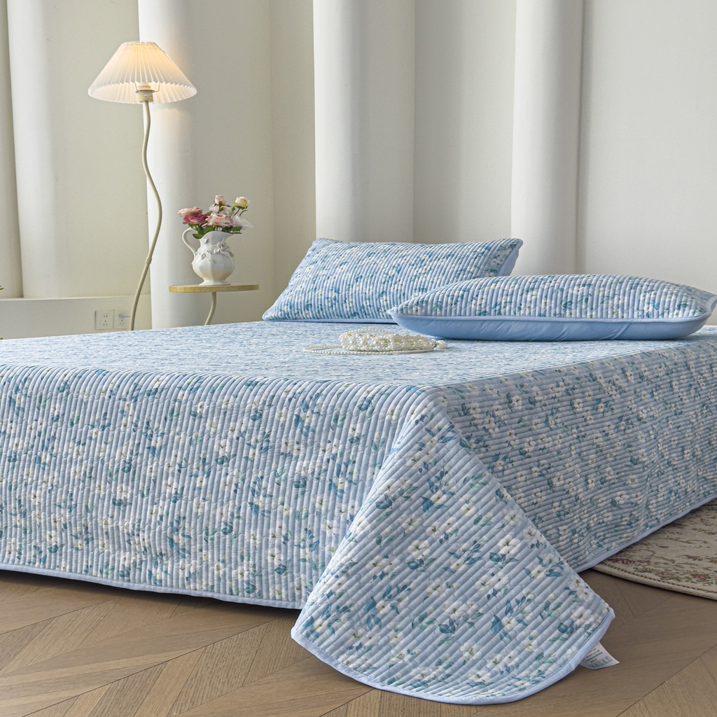 91家纺网 家纺一手货源 找家纺 橘夏家纺 2025新款莱赛尔天丝轻奢风多功能床盖三件套软凉席盖毯  清雅-兰