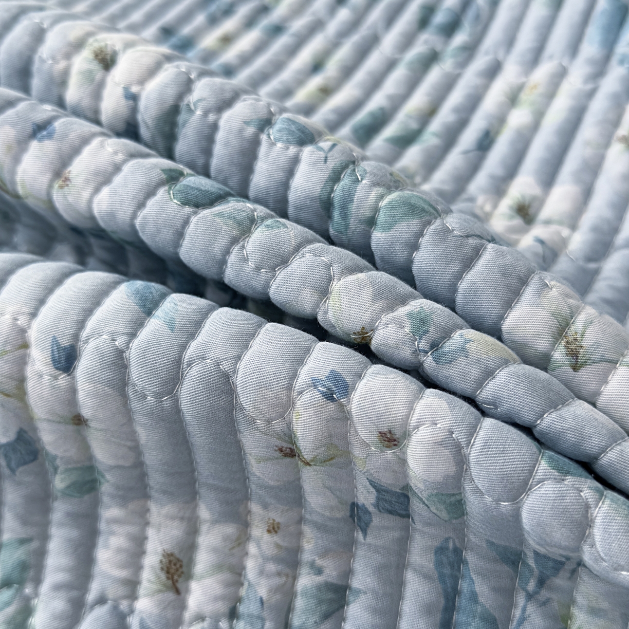 91家纺网 家纺一手货源 找家纺 橘夏家纺 2025新款莱赛尔天丝轻奢风多功能床盖三件套软凉席盖毯  清雅-兰